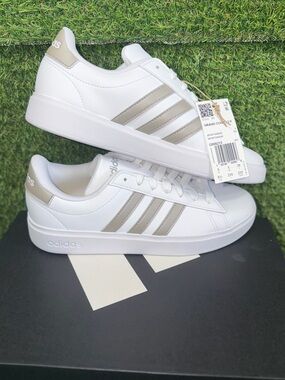 Womens adidas sneakers. Size 6.5 Grand Court. New in box.